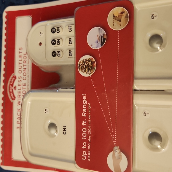 BNIP Holiday Time 3pk indoor wireless outlets with remote control - Picture 2 of 4